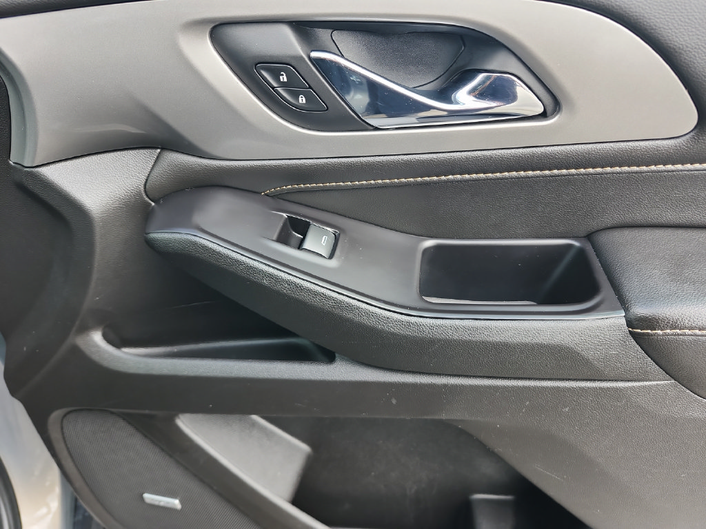 Used 2018 Chevrolet Traverse LT FWD image 25