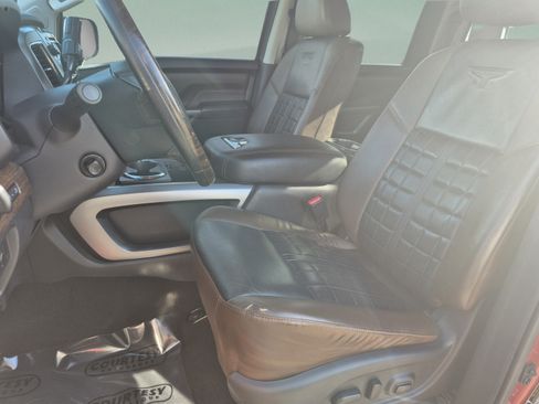 Used 2019 Nissan Titan Platinum Reserve RWD image 28