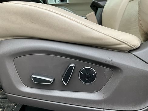 Used 2020 Ford Explorer Platinum w/ Premium Technology Package image 27