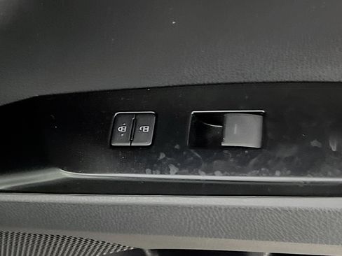 Used 2025 Toyota Camry SE image 32