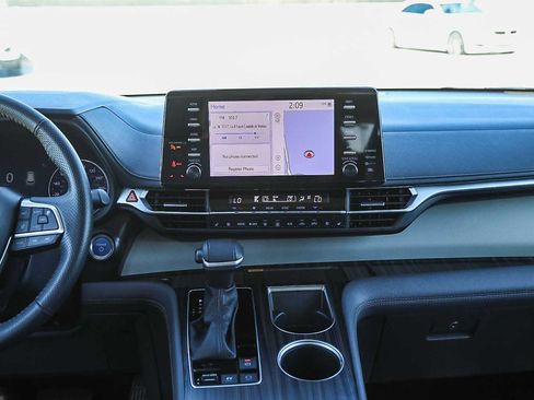 Certified 2024 Toyota Sienna Limited image 13