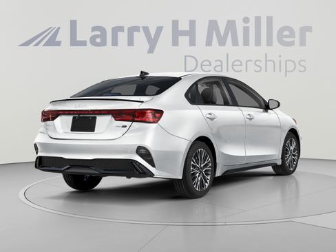 Used 2024 Kia Forte GT-Line FWD image 2