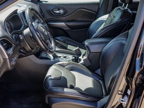 Used 2019 Jeep Cherokee Latitude Plus w/ Comfort/Convenience Group image 27