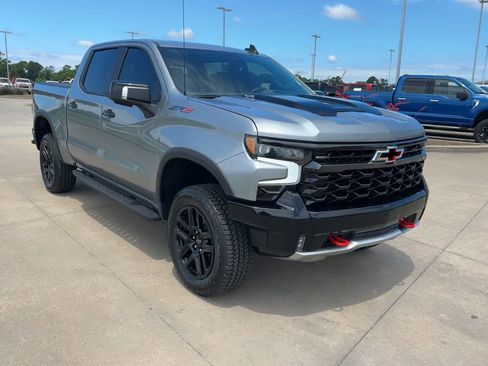 Used 2024 Chevrolet Silverado 1500 ZR2 w/ Technology Package AWD/4WD image 3
