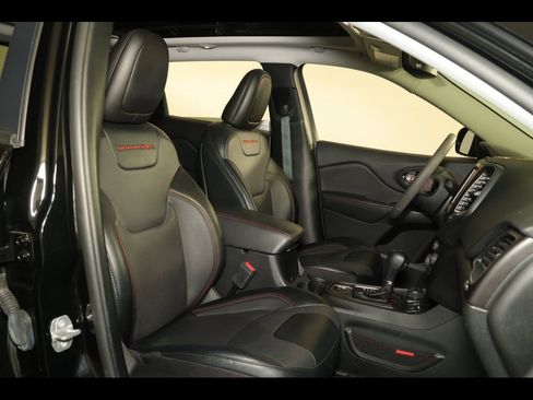 Used 2022 Jeep Cherokee Trailhawk w/ Sun, Sound & Nav Group image 31