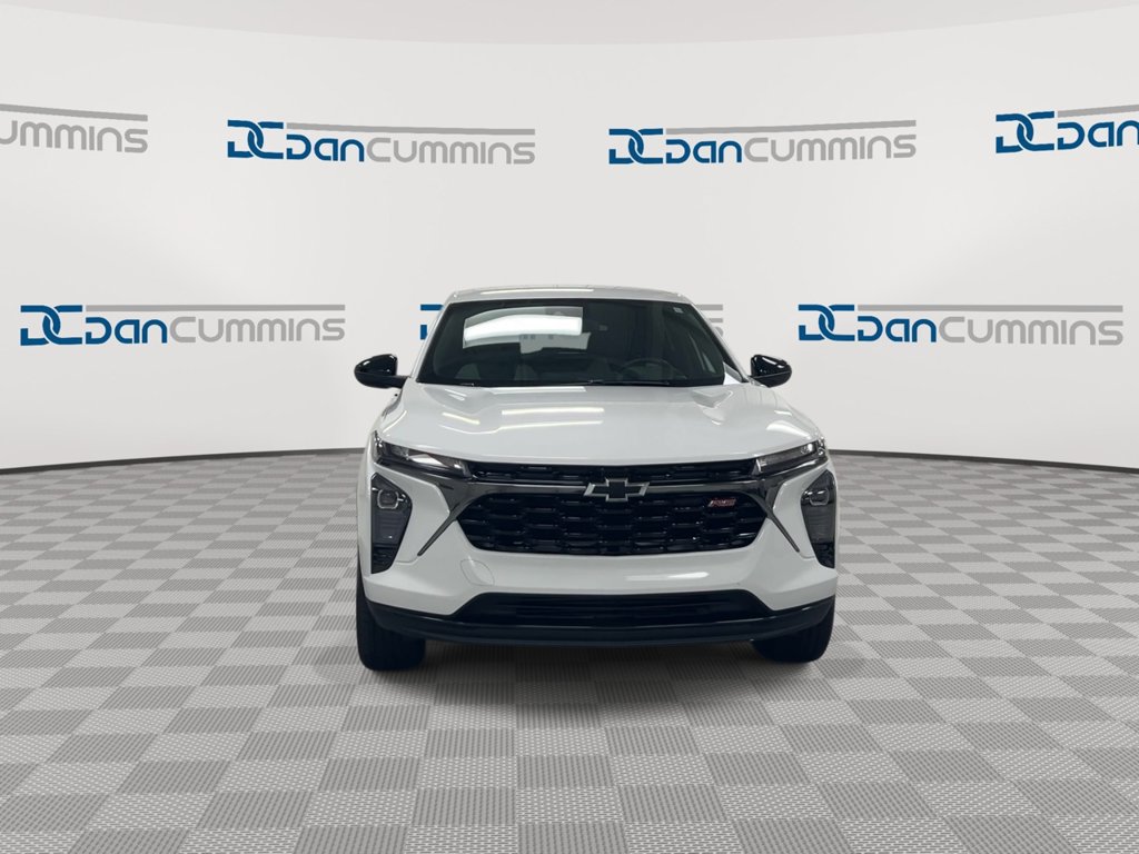 Used 2024 Chevrolet Trax RS w/ Driver Confidence Package FWD image 3