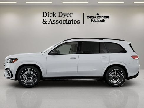 Used 2026 Mercedes-Benz GLS 450 4MATIC image 30