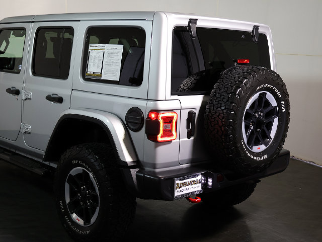 Used 2022 Jeep Wrangler Unlimited Rubicon w/ Cold Weather Group AWD/4WD image 11