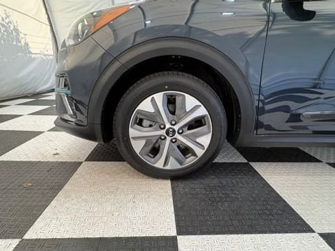 Used 2021 Kia Niro EX w/ Cold Weather Package FWD image 9