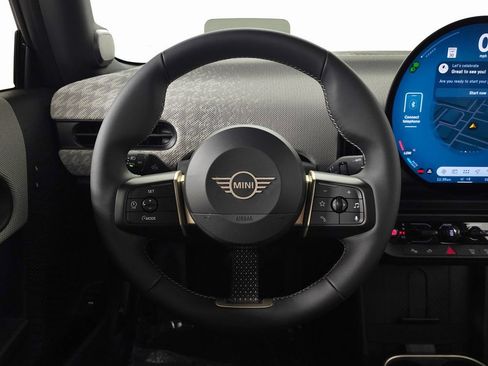 Used 2025 MINI Cooper 2-Door Hardtop FWD image 19