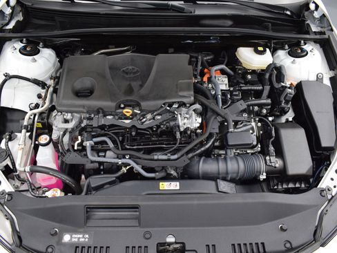 Used 2025 Toyota Camry SE w/ Convenience Package image 9