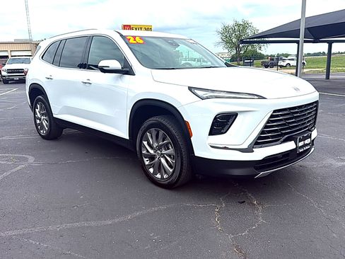 Used 2026 Buick Enclave Preferred image 3