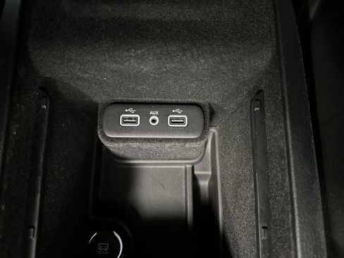 Used 2017 Chrysler 300 S image 21