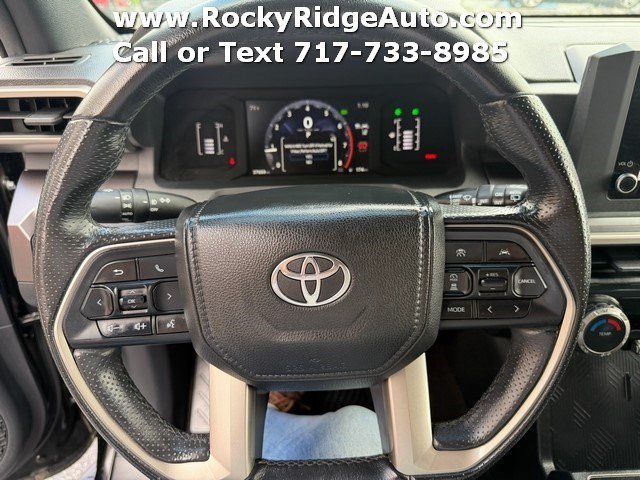 Used 2025 Toyota 4Runner SR5 AWD/4WD image 18