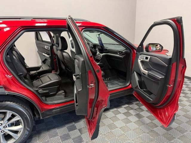 Used 2023 Ford Explorer XLT w/ Equipment Group 202A AWD/4WD image 23