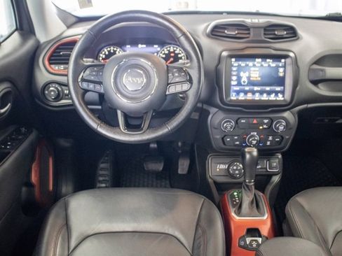 Certified 2022 Jeep Renegade Trailhawk w/ Trailer Tow Group image 10