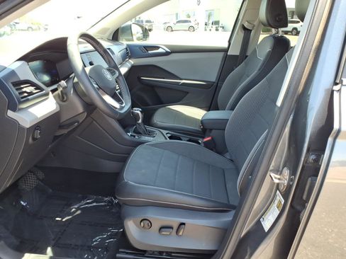 Certified 2023 Volkswagen Taos SE FWD image 19
