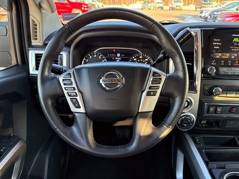 Used 2021 Nissan Titan SV w/ SV Convenience Package image 23