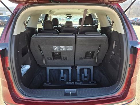 Used 2024 Kia Carnival LX FWD image 18