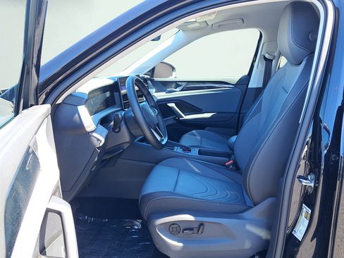 Used 2026 Volkswagen Tiguan SE AWD/4WD image 10