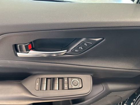 Used 2025 Toyota Prius Plug-In Hybrid w/ Limited Premium Package image 10