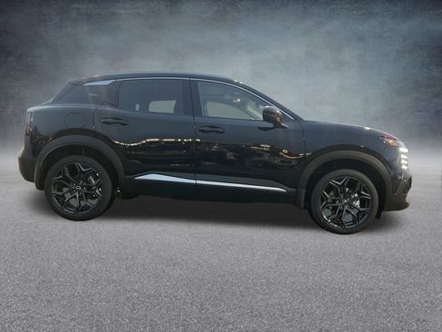 New 2026 Nissan Kicks SR w/ SR Premium Package AWD/4WD image 7