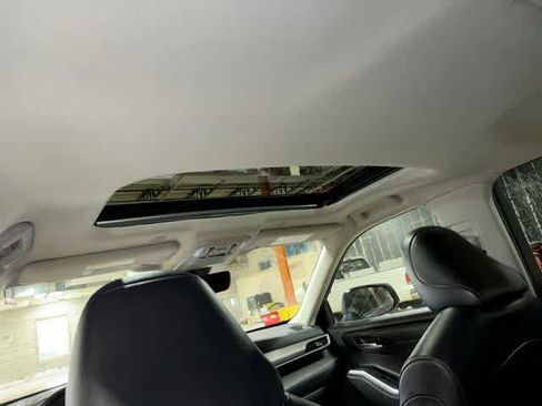 Used 2023 Toyota Highlander XLE AWD/4WD image 25