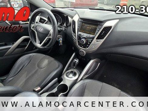 Used 2012 Hyundai Veloster w/ Style Pkg image 14