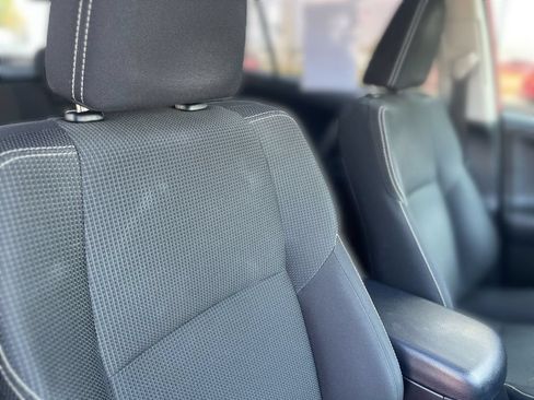 Used 2017 Toyota RAV4 XLE AWD/4WD image 30
