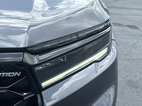 Certified 2025 Honda Pilot Black Edition image 14
