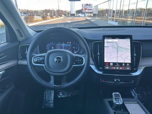 Used 2025 Volvo XC90 B6 Plus image 18