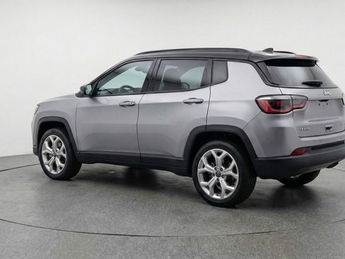 Used 2025 Jeep Compass Latitude image 6