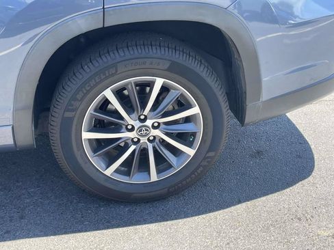 Used 2017 Toyota Highlander XLE FWD image 12