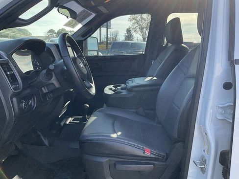 Used 2024 RAM 2500 Tradesman w/ Chrome Appearance Group image 9