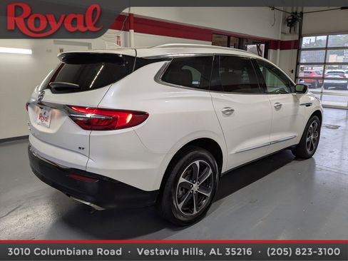 Used 2021 Buick Enclave Essence w/ Sport Touring Edition image 4