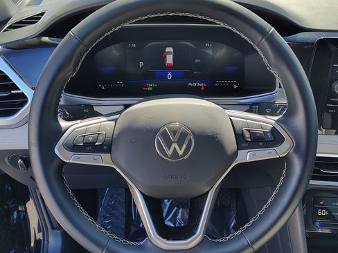 Certified 2025 Volkswagen Taos SE image 26