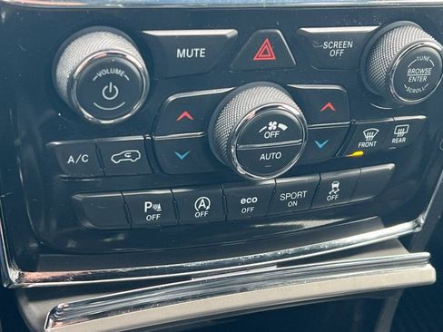 Used 2022 Jeep Grand Cherokee Limited w/ Trailer Tow Group IV AWD/4WD image 18