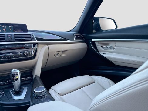 Used 2018 BMW 330i xDrive Wagon image 23