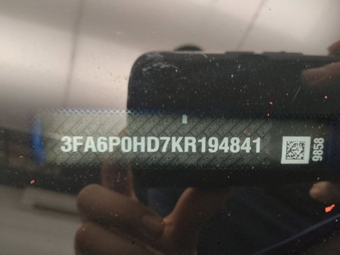 Used 2019 Ford Fusion SE FWD image 33