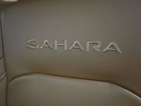 Used 2023 Jeep Wrangler Unlimited Sahara AWD/4WD image 11