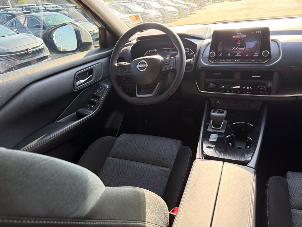 Used 2025 Nissan Rogue SV FWD image 19
