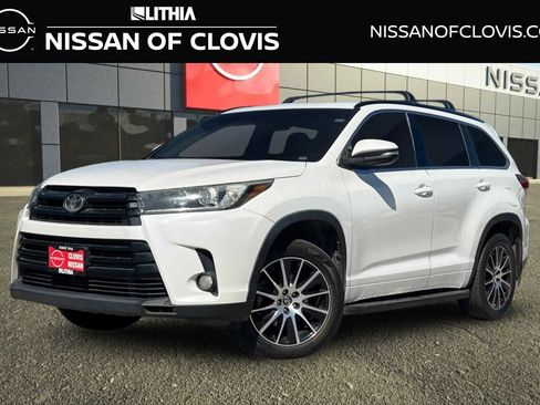 Used 2018 Toyota Highlander SE FWD image 1