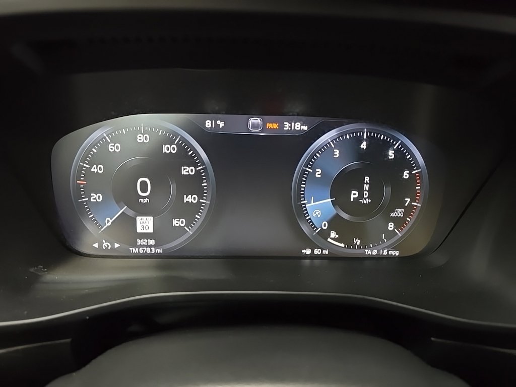 Used 2022 Volvo XC40 T5 R-Design w/ Climate Package AWD/4WD image 23