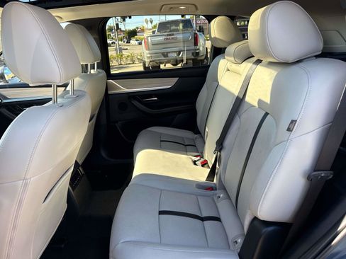 Used 2025 MAZDA CX-70 Plug-In Hybrid w/ Premium Pkg image 12