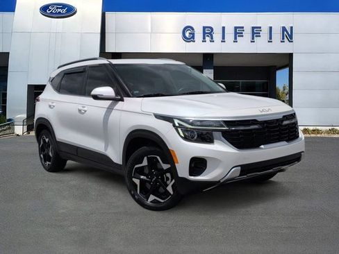 Used 2024 Kia Seltos EX AWD/4WD image 2