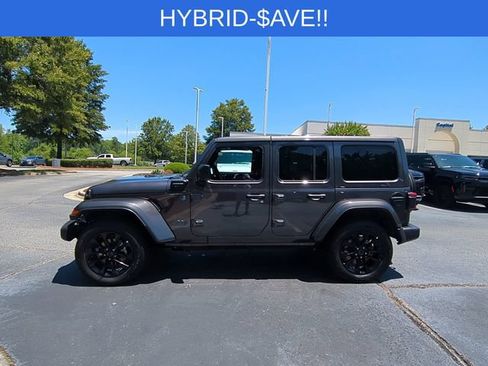 Used 2025 Jeep Wrangler Unlimited Sahara w/ Safety Group AWD/4WD image 2