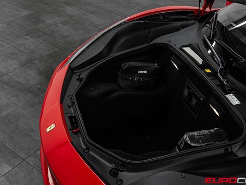 Used 2017 Ferrari 488 GTB RWD image 11