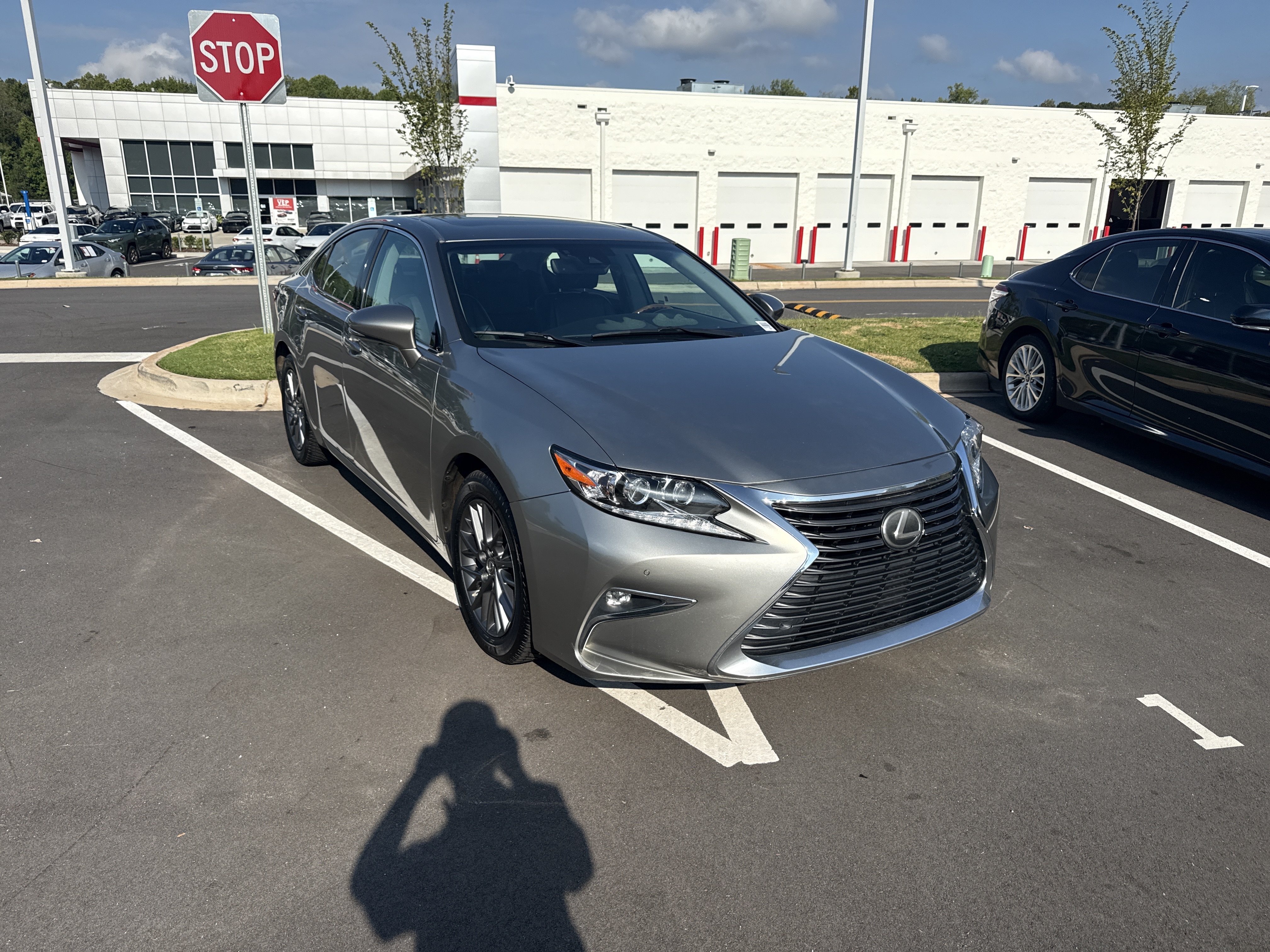 Used 2018 Lexus ES 350 w/ Navigation System Package FWD image 2