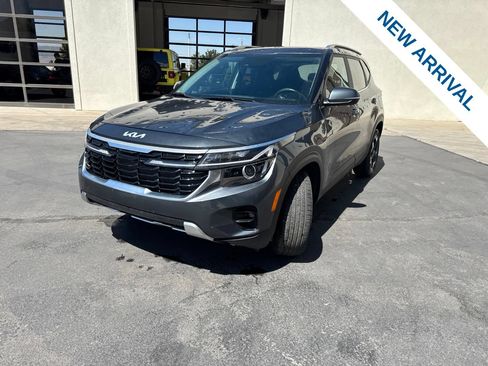 Used 2024 Kia Seltos EX AWD/4WD image 3