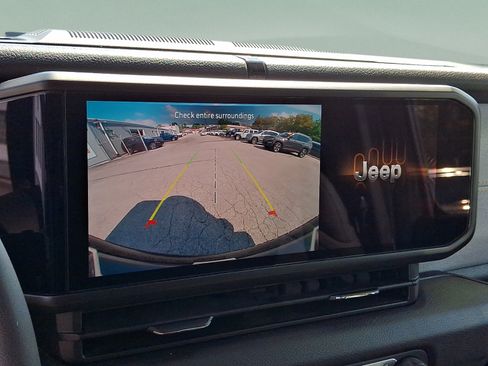 Used 2024 Jeep Wrangler Unlimited w/ Convenience Group AWD/4WD image 15